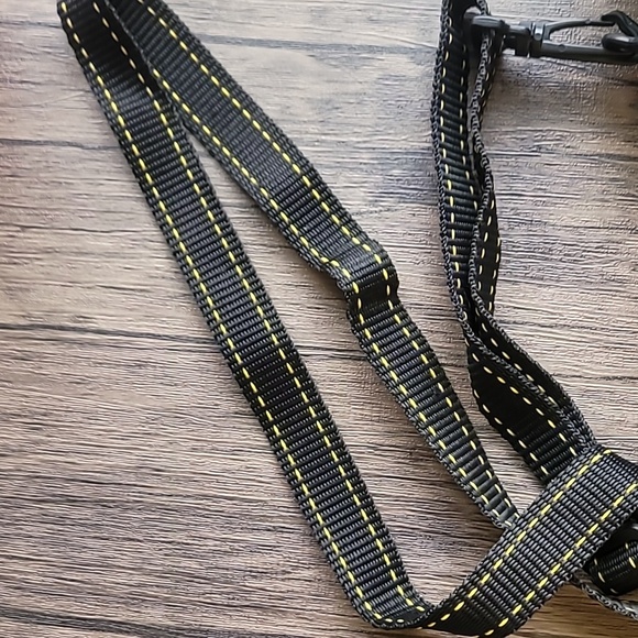 Body Glove Camera Case with Strap - Picture 6 of 6